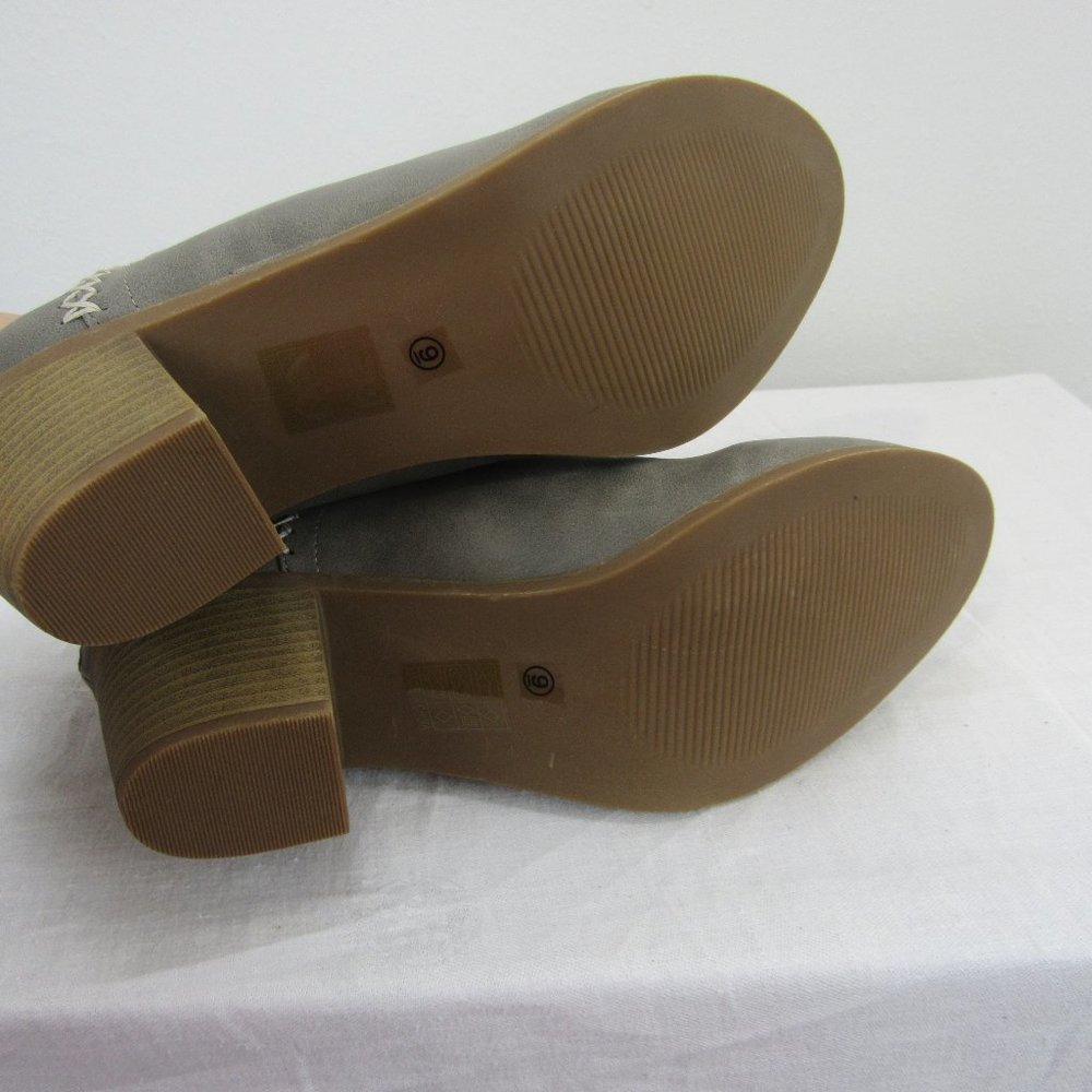 Journee Collection women's 9 Gray bootie No Box - Picture 5 of 8